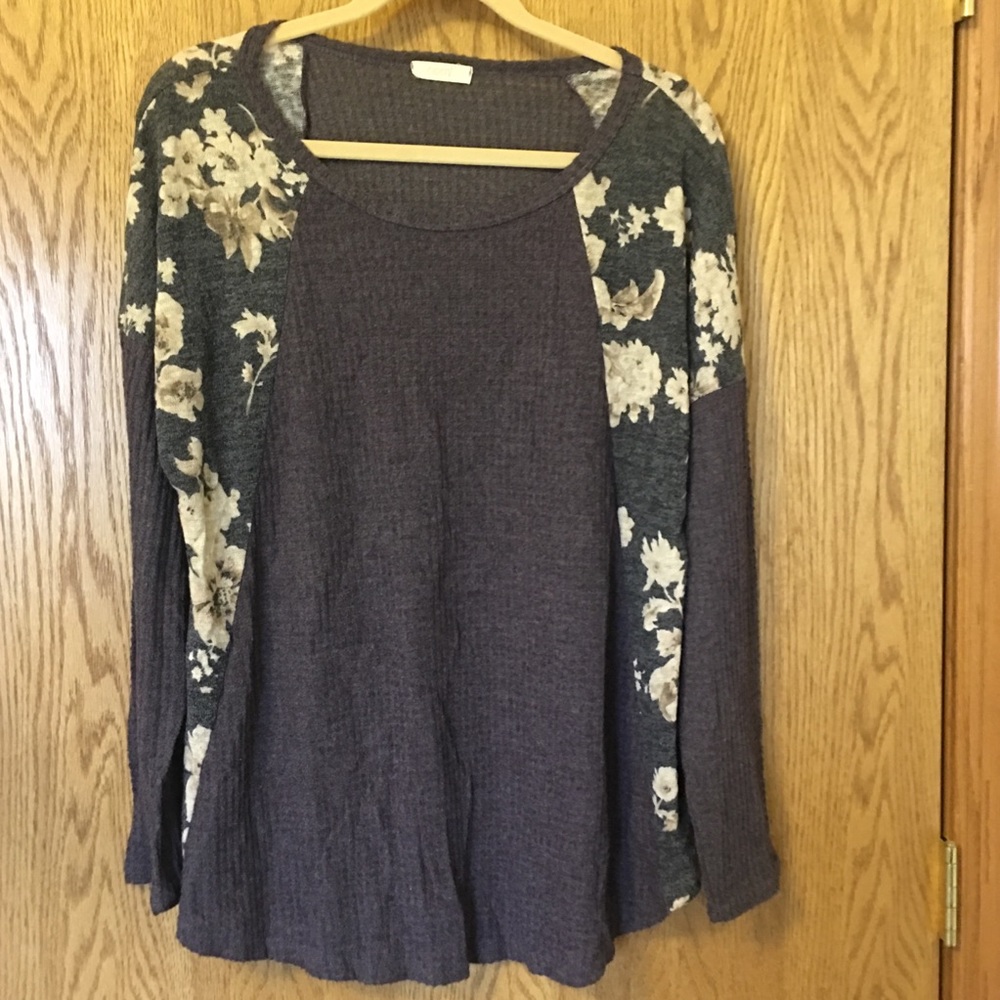Lavender/grey/floral print Henley EUC